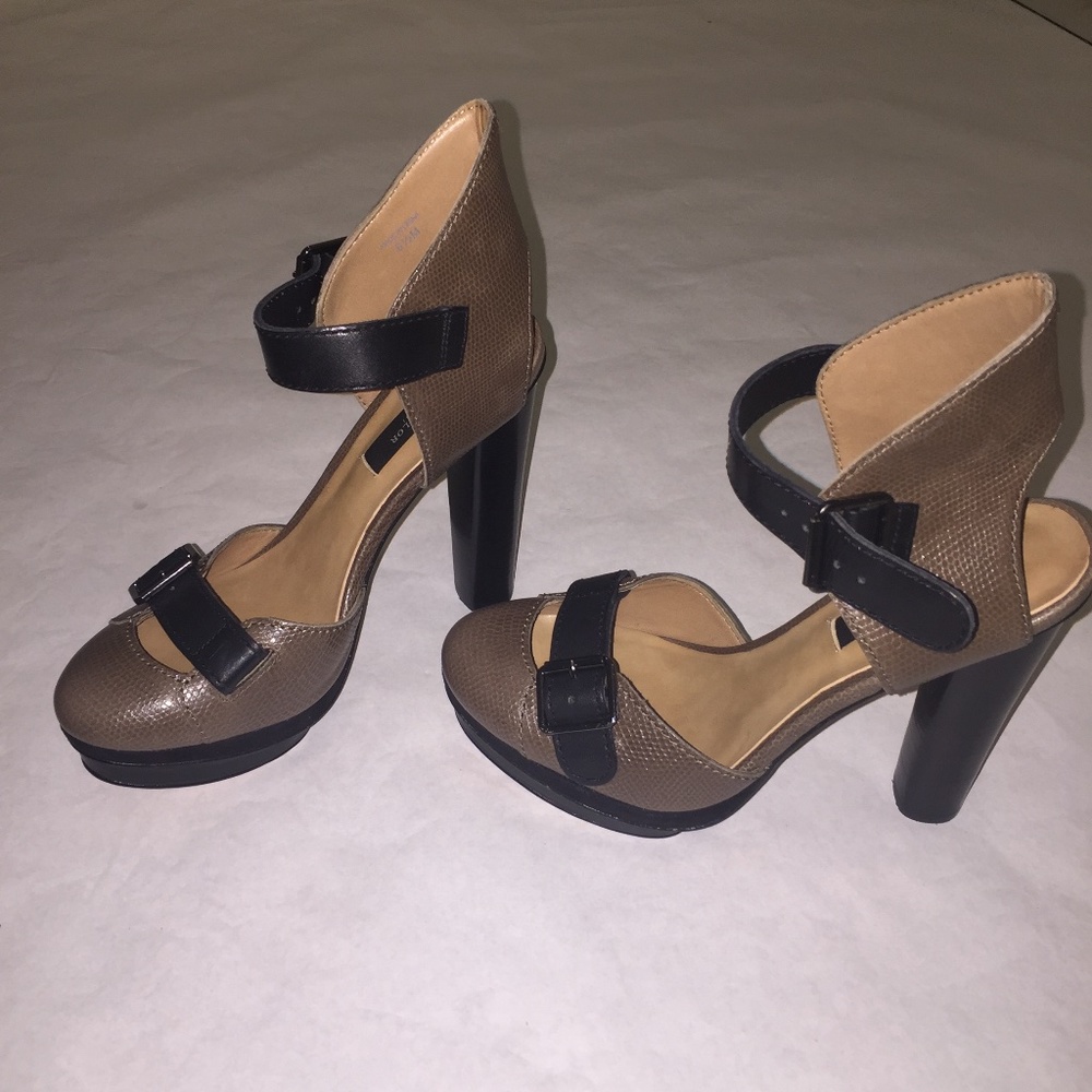 New 5" two toned tan and black Ann Taylor Heels - Picture 5 of 10